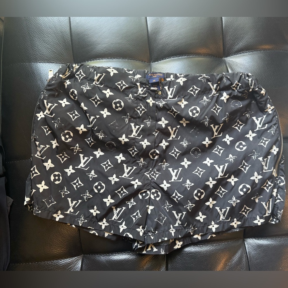 Louis Vuitton stencils-effect monogram shorts